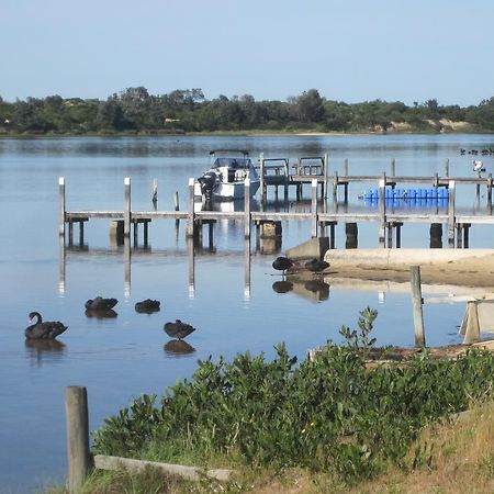 Lakes Entrance Waterfront Cottages With King Beds Exterior foto